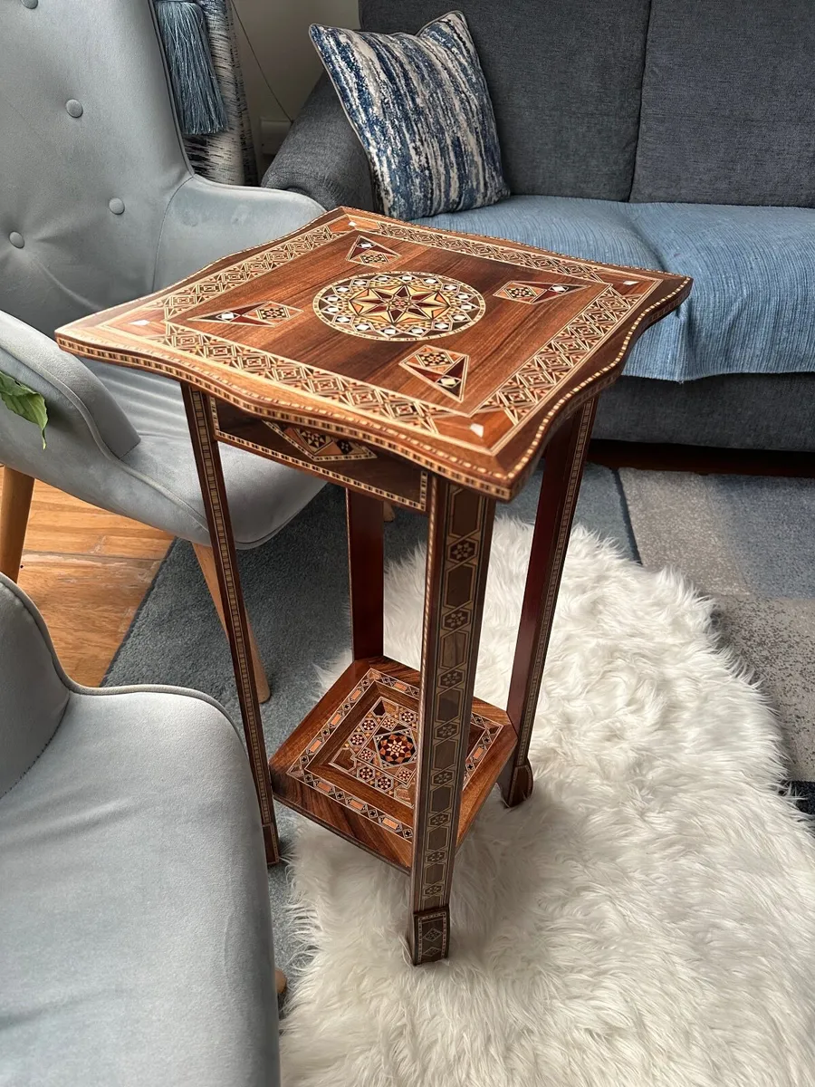 Antique mosaic table with mother pearl inlays - Image 1