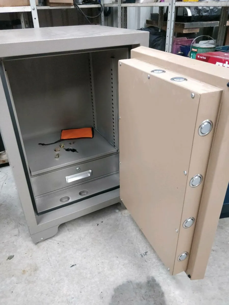 2 Hour FireProof High Security Safe key locking - Image 2