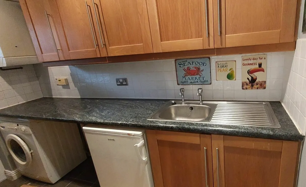 kitchen units - Image 1