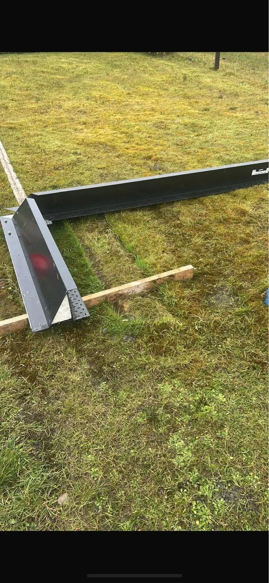 Corner window lintel - Image 2