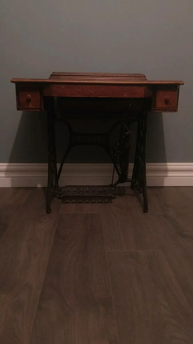 Singer Sewing Machine - Image 1