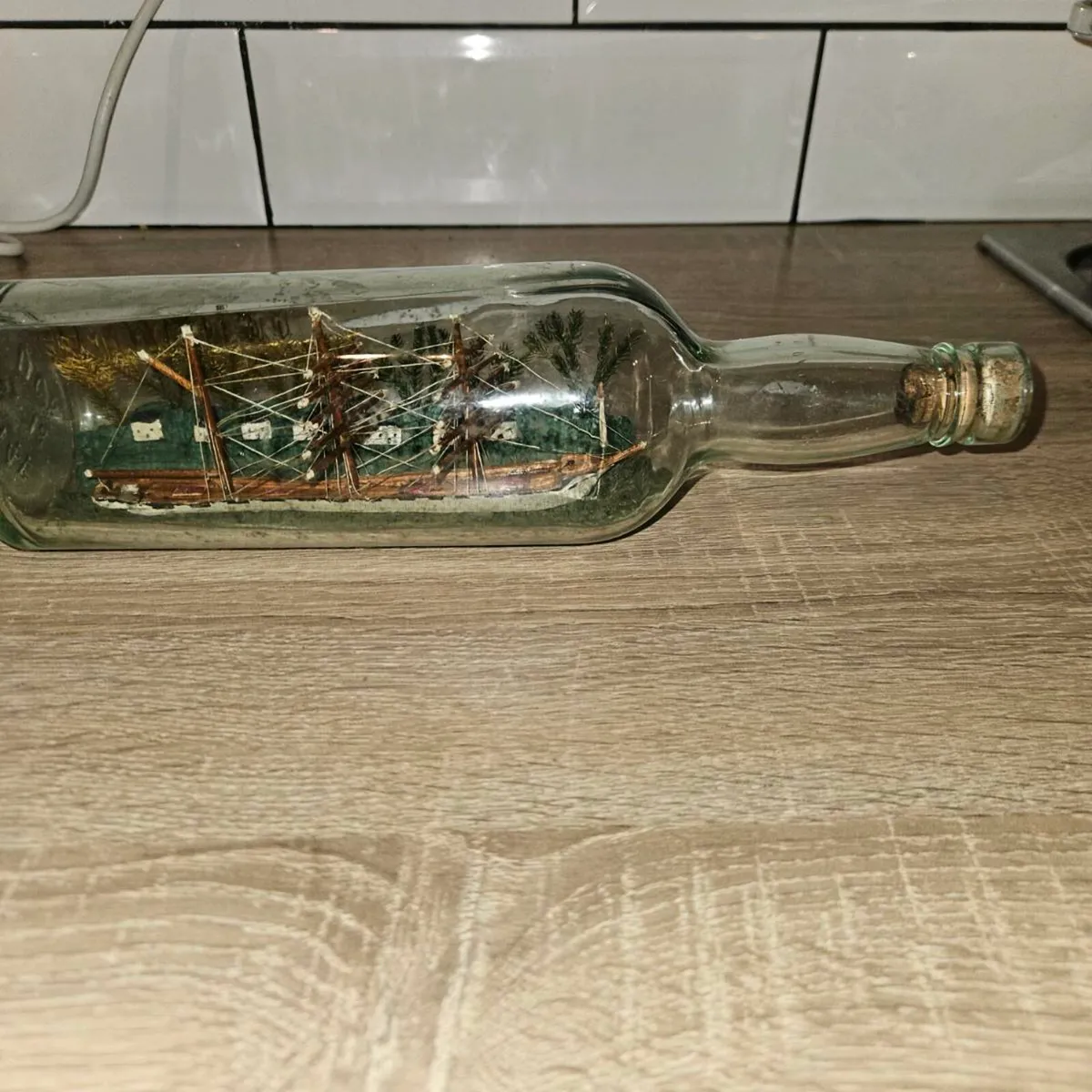 Vintage ship in a bottle - Image 1