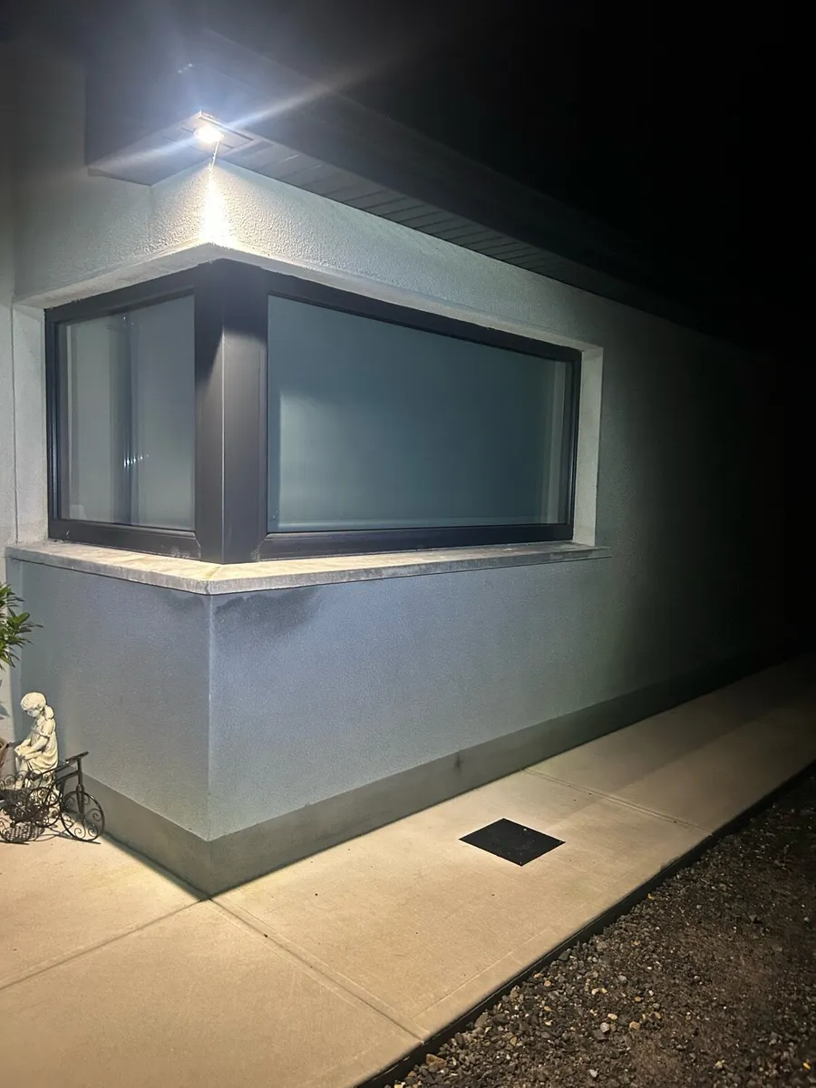 Corner window lintel - Image 1