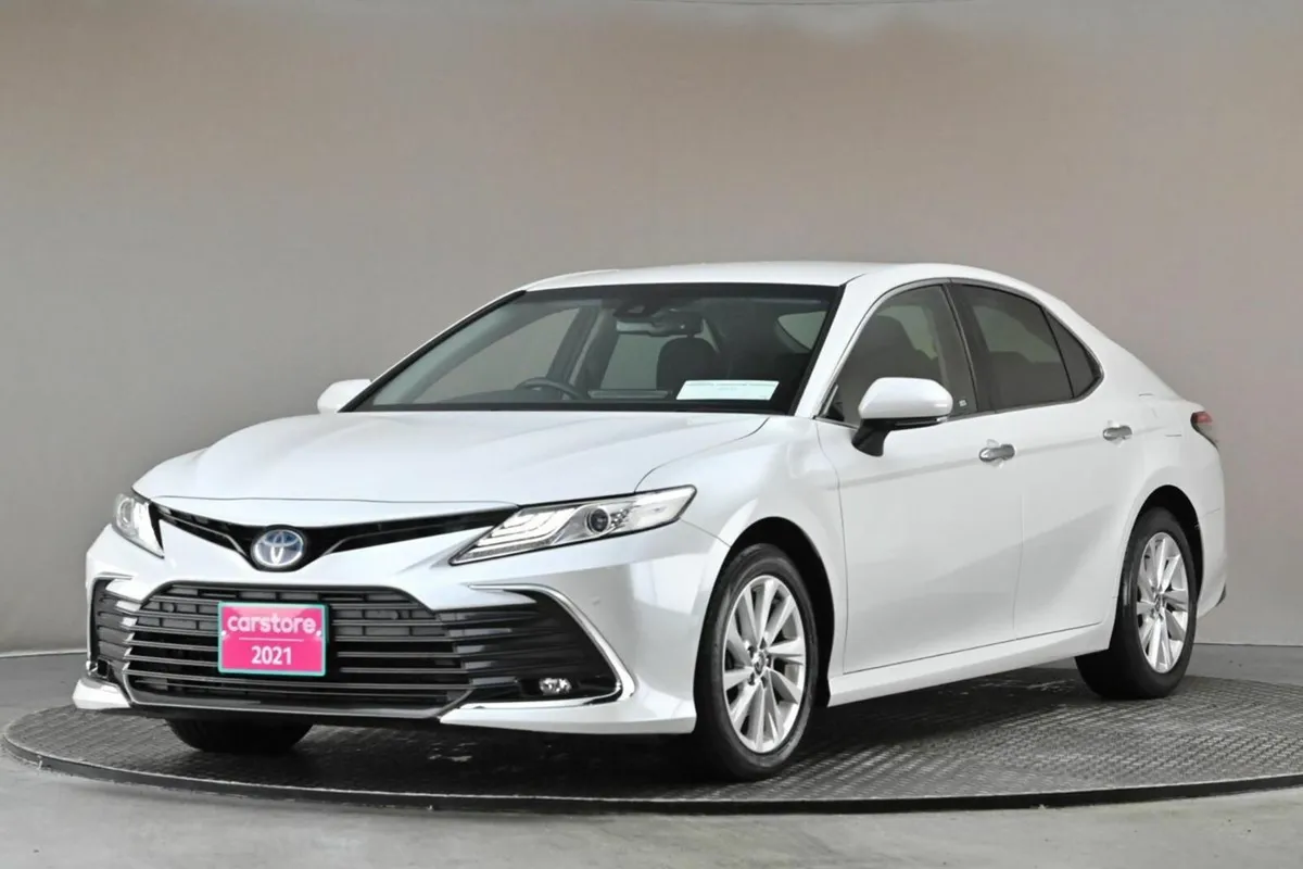 Toyota Camry 2.5 HYBRID **REVERSE CAM**PEARL PAINT - Image 3