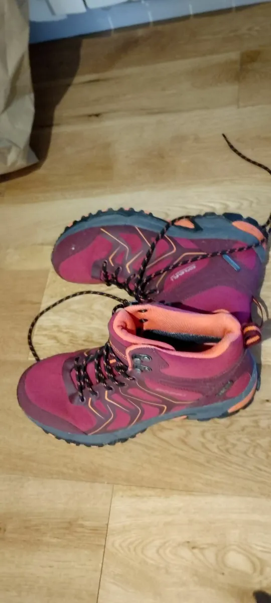 Women's Mountain Walking Boots UK 8 - Image 1