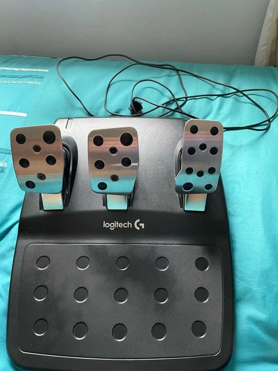 LogitechG920 steering wheel and pedals - Image 4