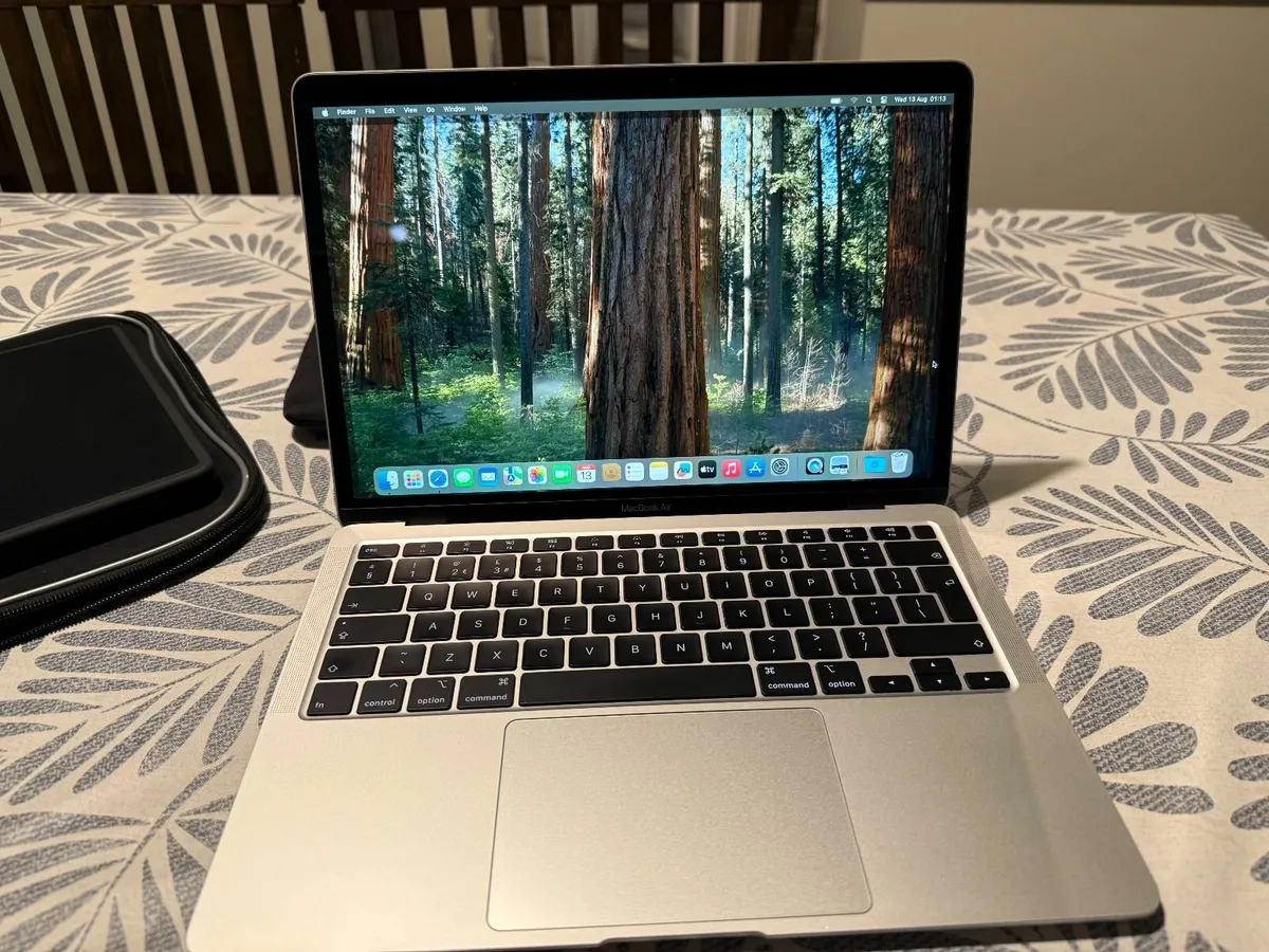 MacBook Air 13"  YEAR 2020 - Image 1
