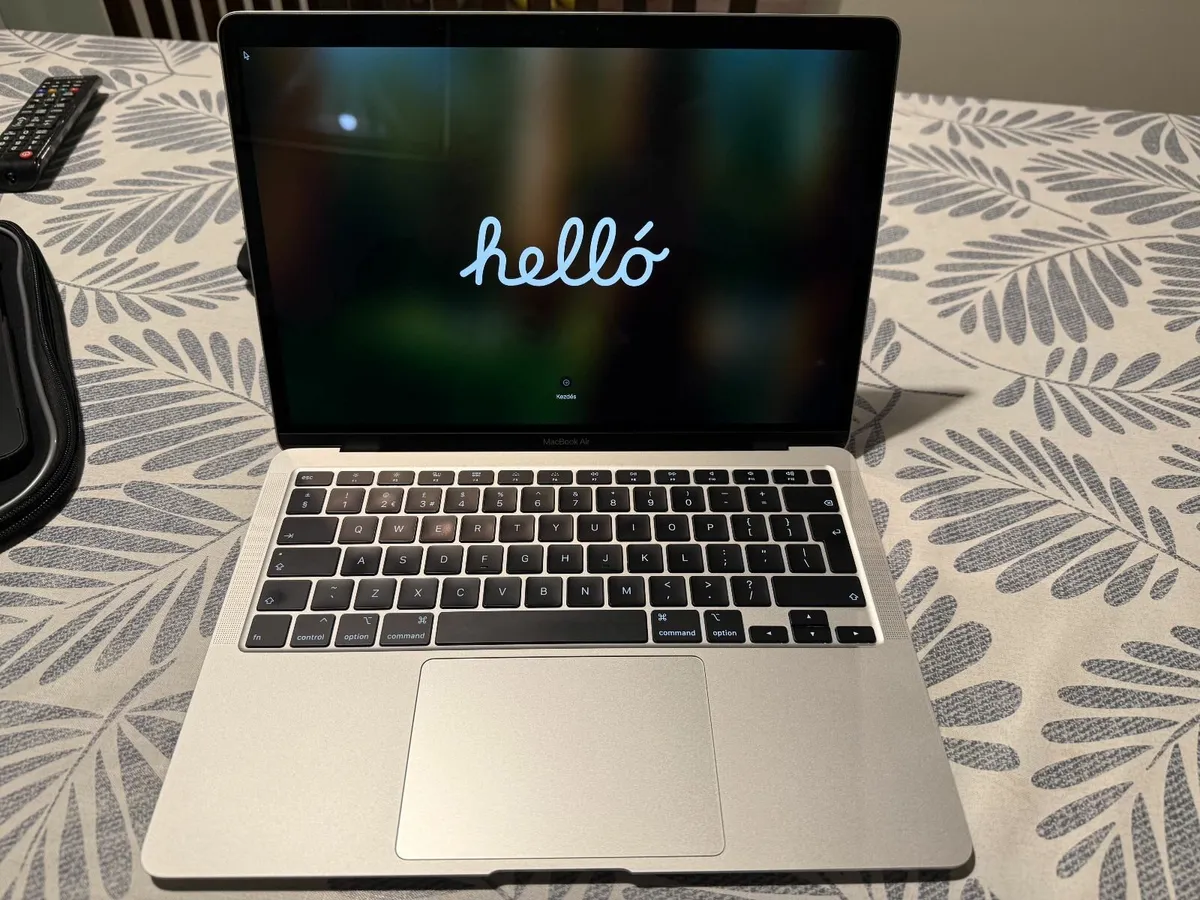 MacBook Air 13"  YEAR 2020 - Image 4