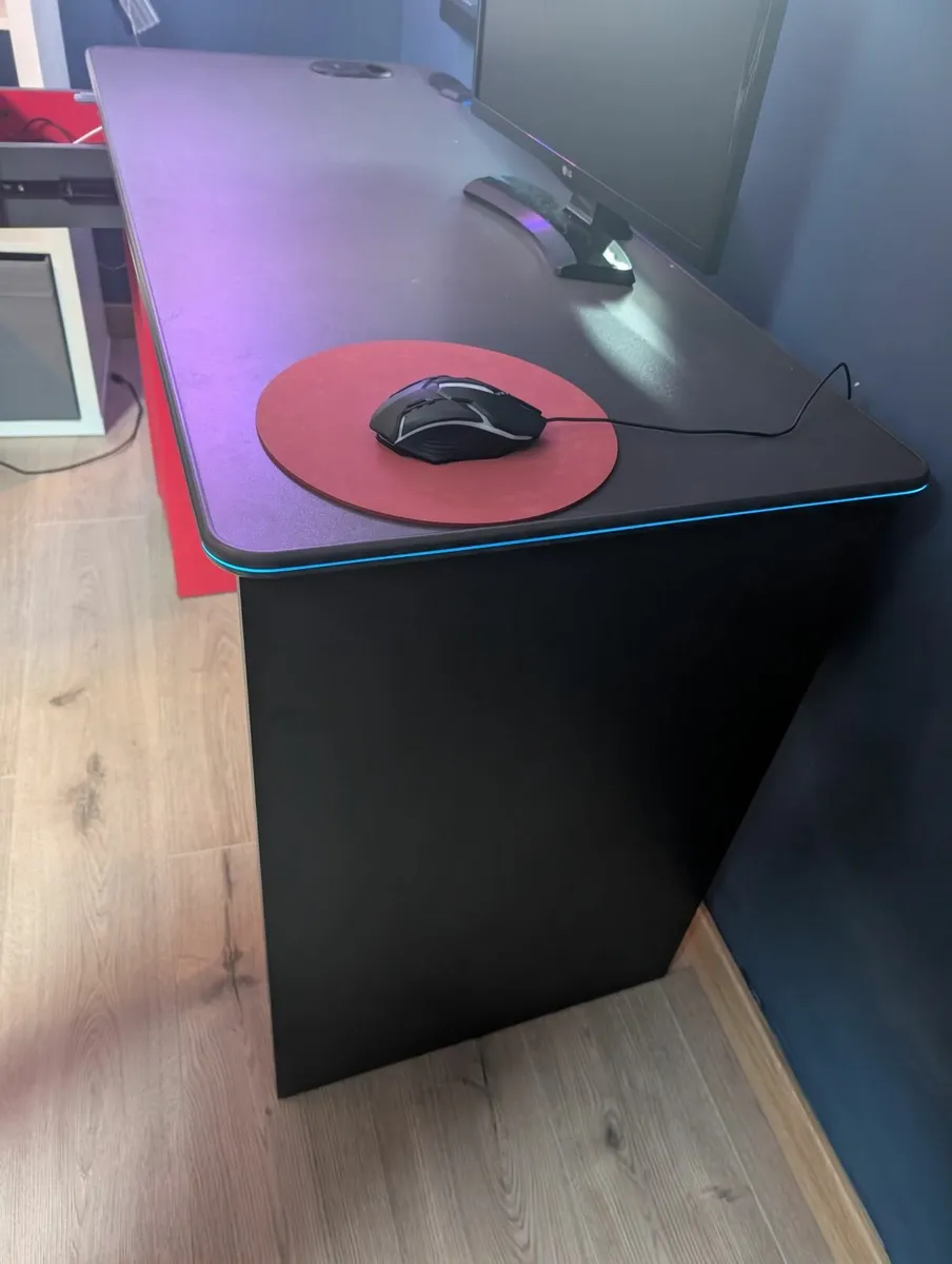 X rocker Gaming desk - Image 1