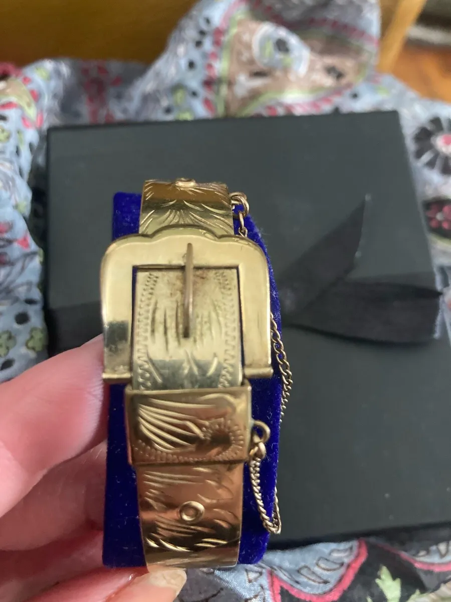 Vintage gold buckle bangle - Image 1
