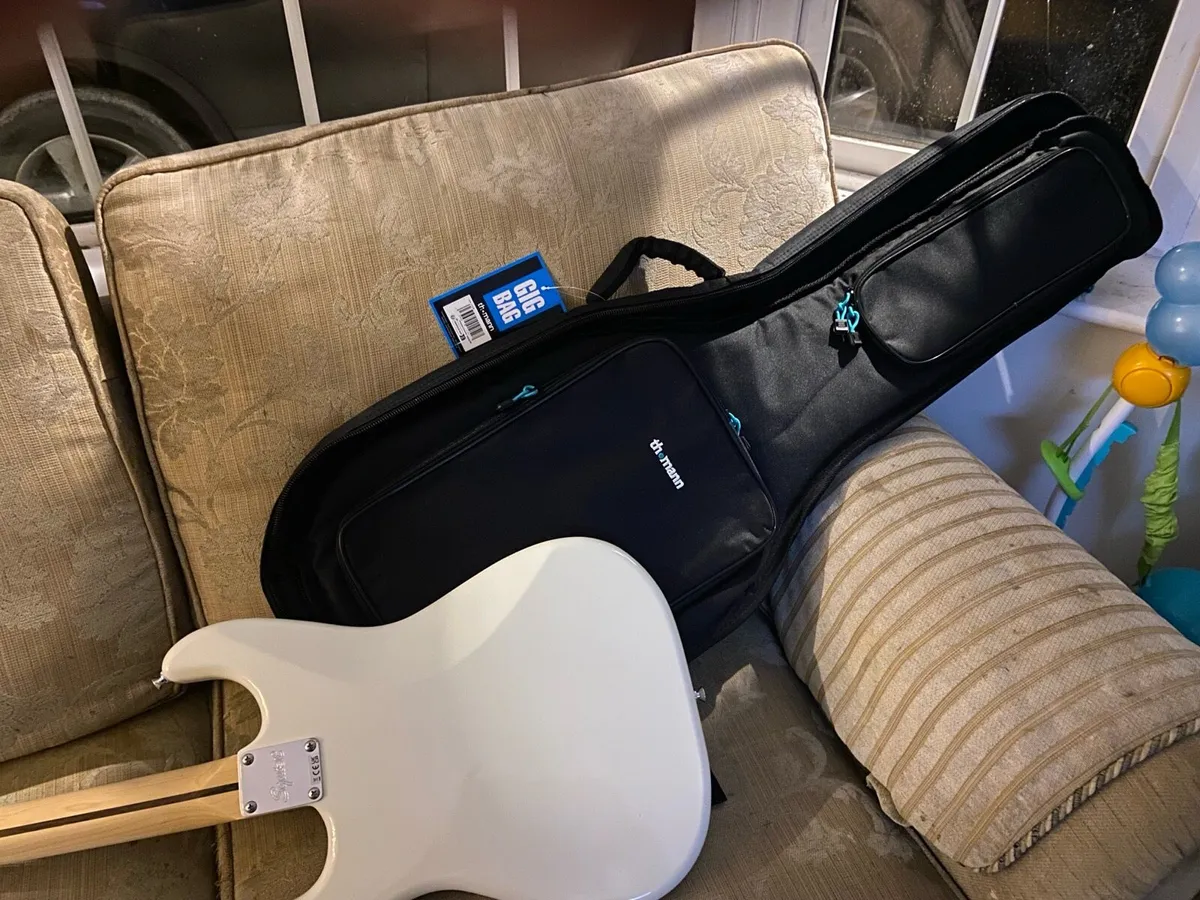 Brand New Fender Squire Sonic Ht Strat - Image 3