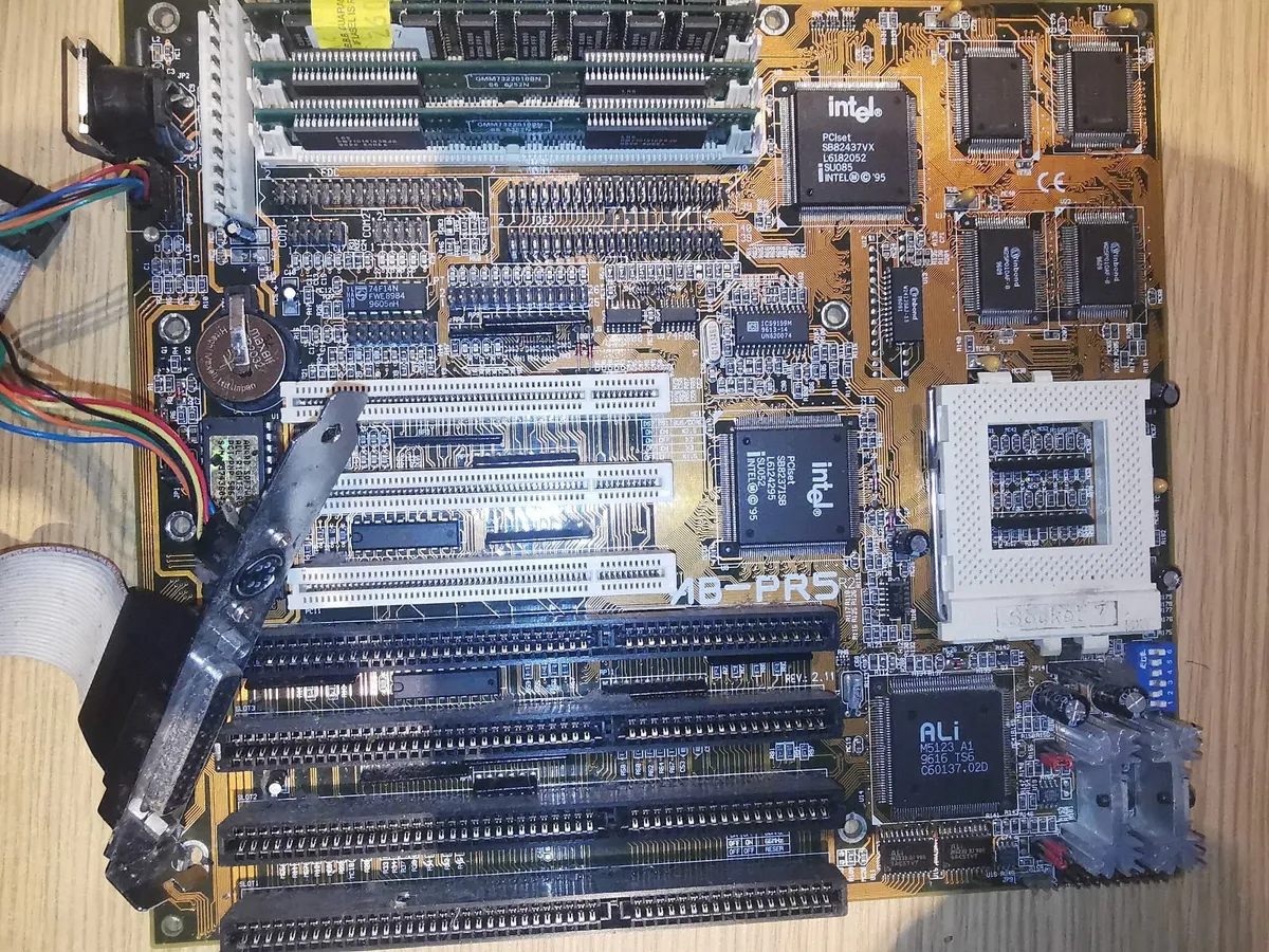 Vintage Abit Socket 7 Motherboard Intel EDO memory - Image 4