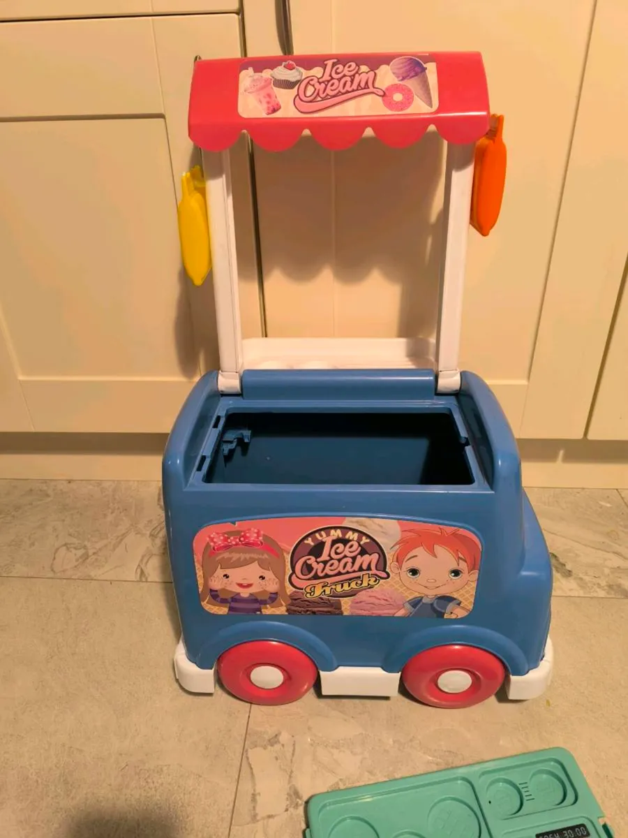Ice Cream truck with accessories - Image 2