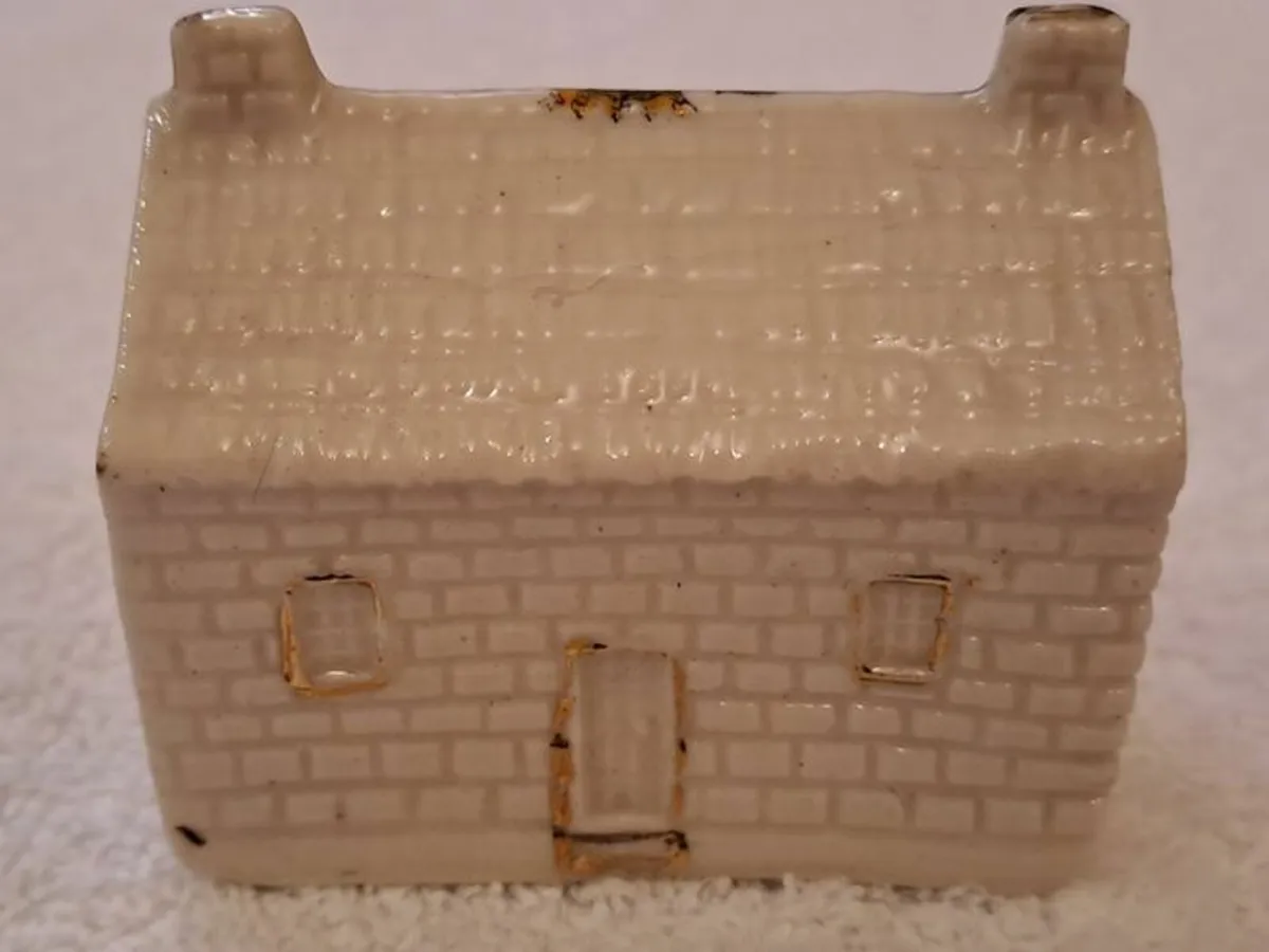 Vintage crested ceramic house Plymouth - Image 2