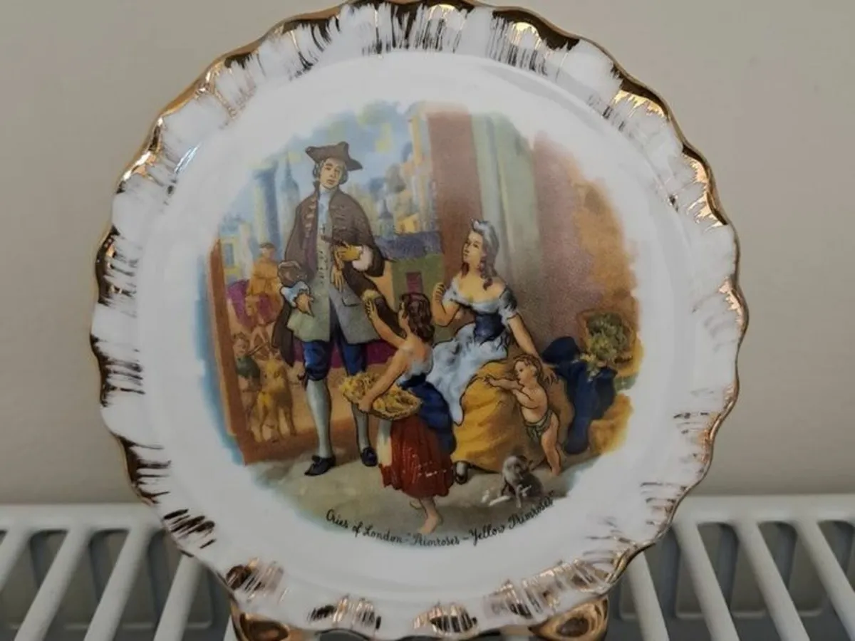 Vintage Cries of London shell figurine - Image 1