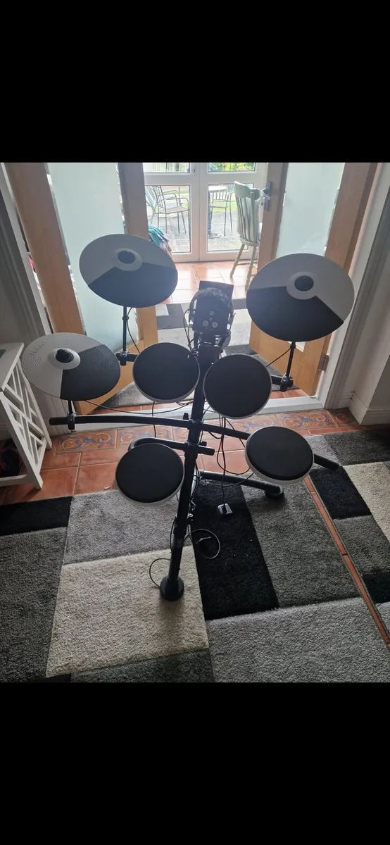 Roland electronic drumset - Image 1