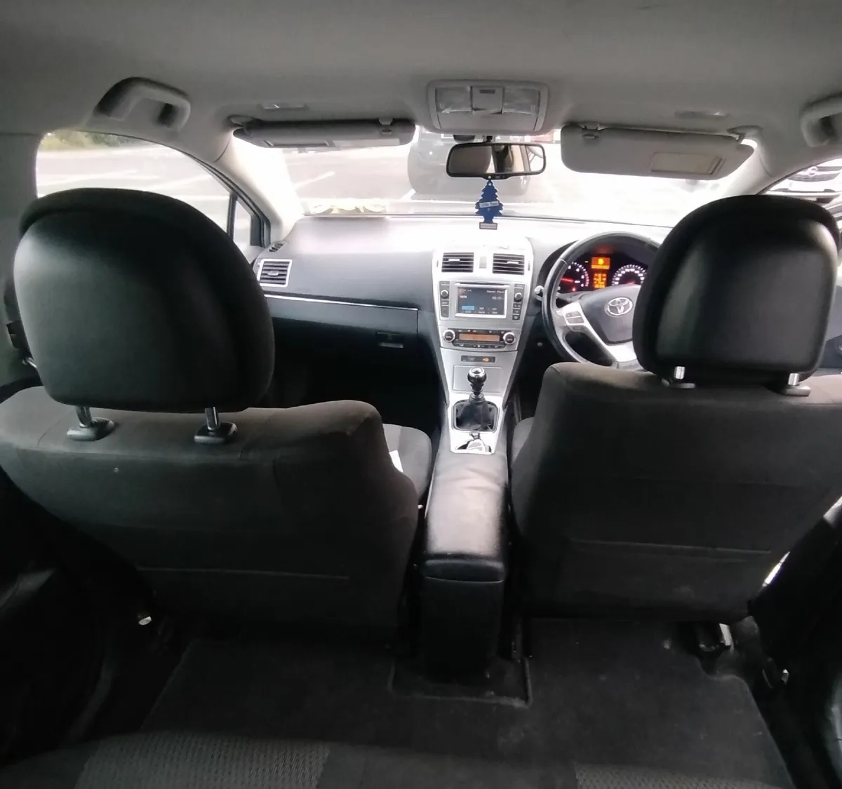 Toyota Avensis 2013 - Image 2