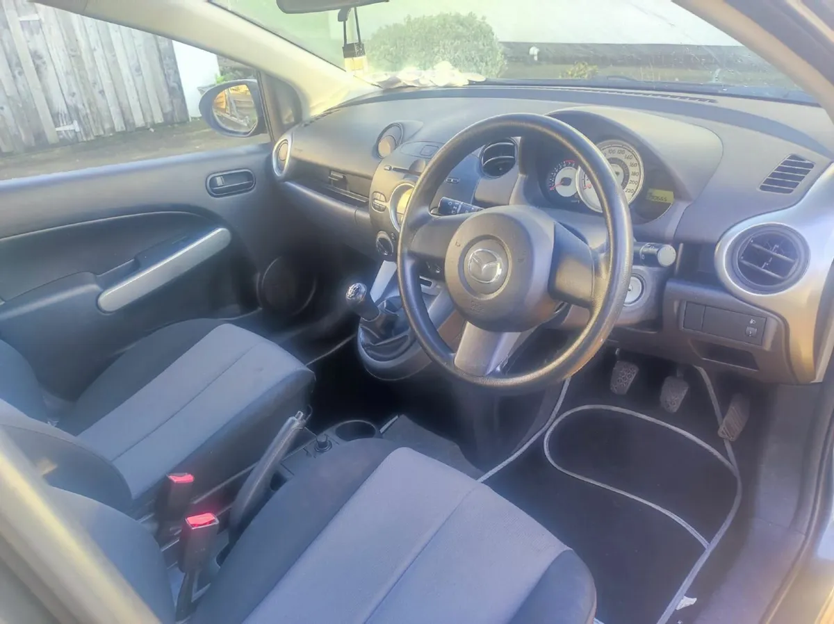 Mazda 2 2008 - Image 2