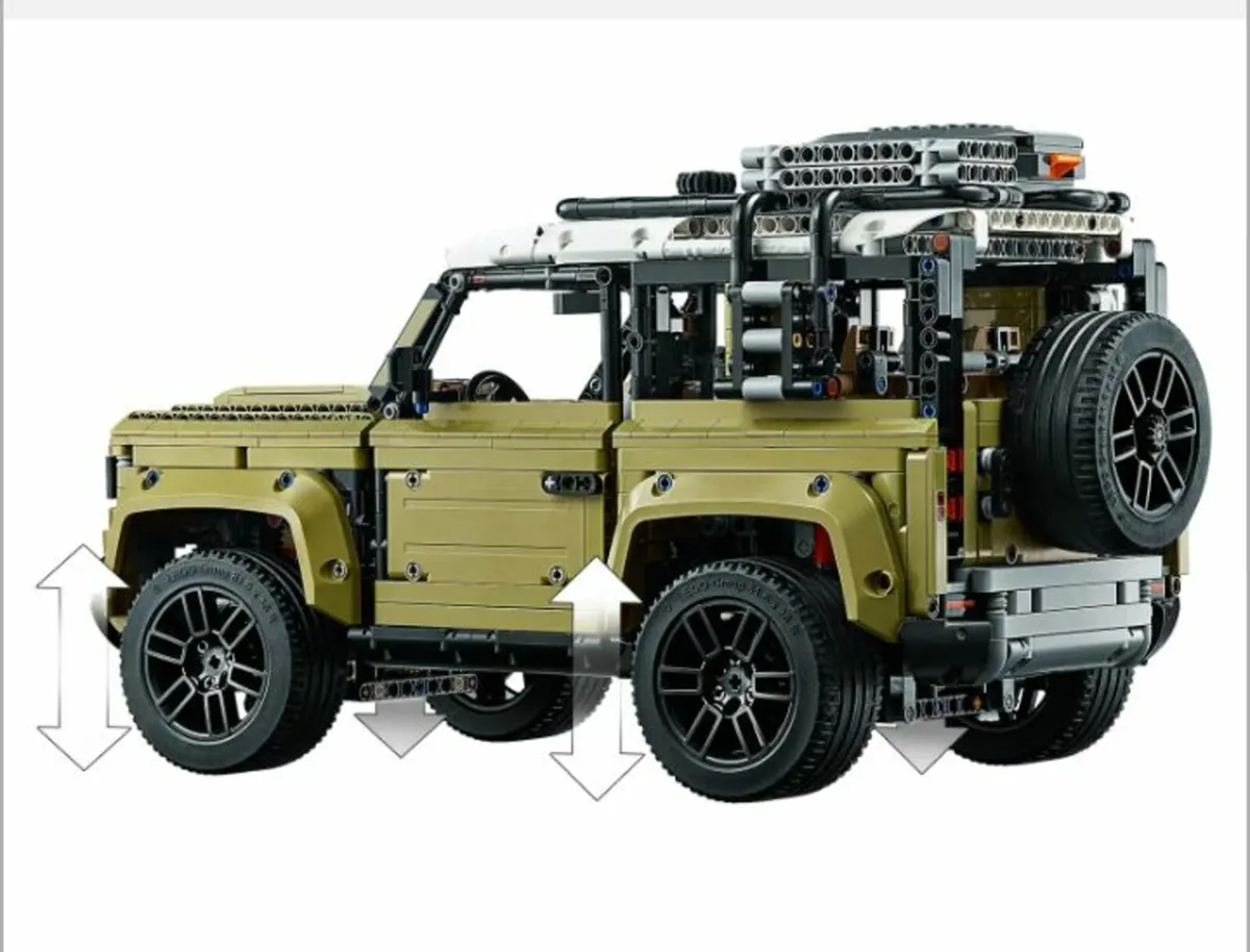 Lego Technic 42110 Land Rover Defender - Image 3