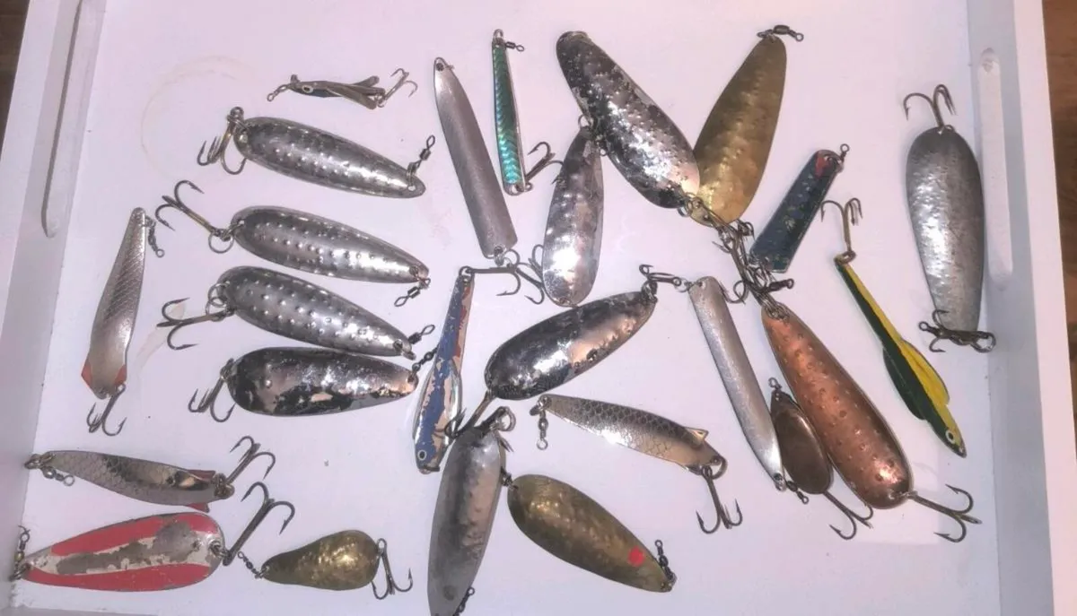 25 mixed vintage spoons and lures,spinners - Image 1