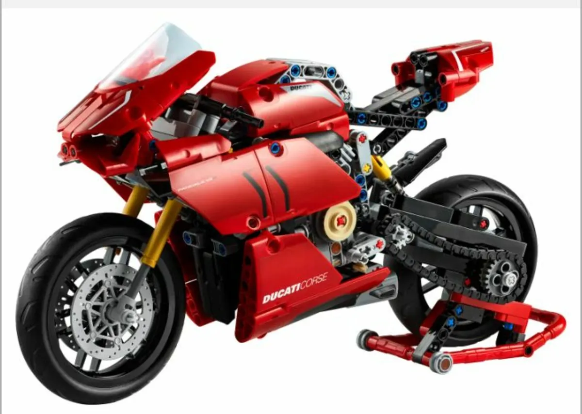 LEGO Technic 42107 Ducati Panigale V4 R - Image 4