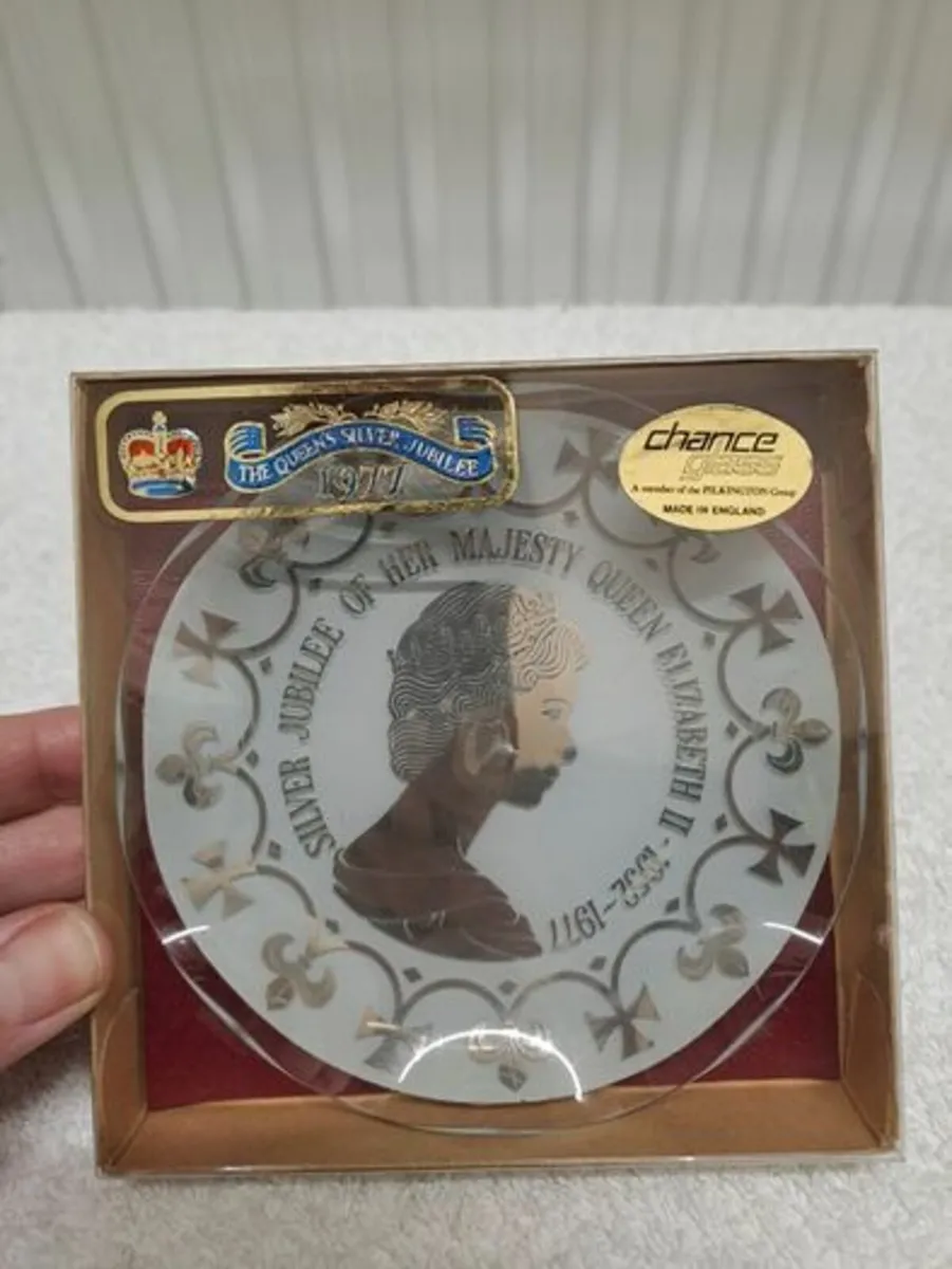 Vintage Queen Elizabeth Silver jubilee pin dish - Image 1