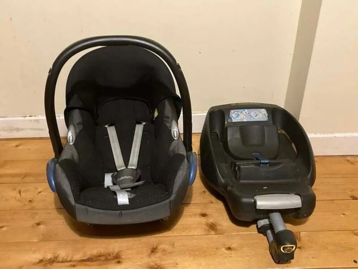Maxi-Cosi CabrioFix Car Seat and Isofix Base - Image 1