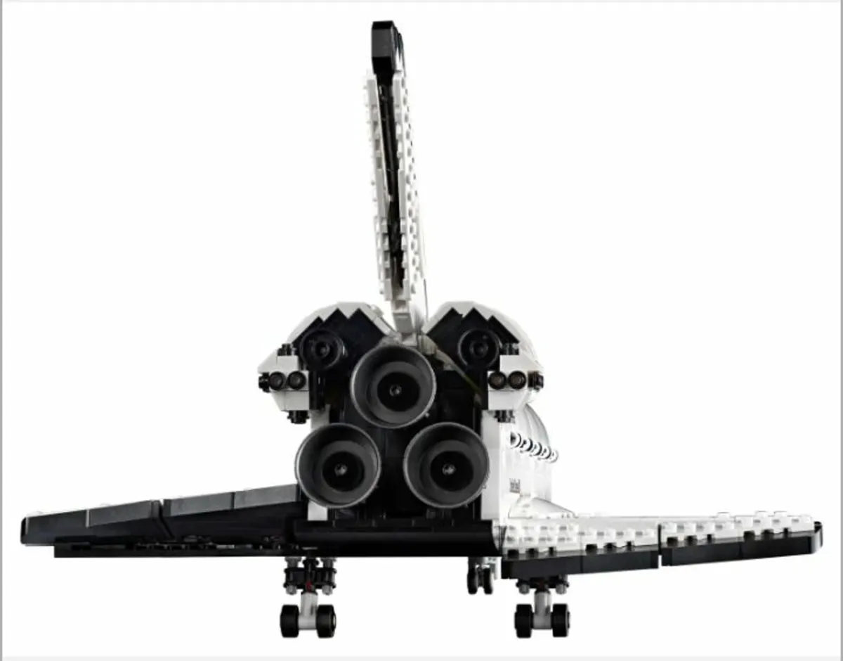 Lego 10283 NASA Space Shuttle Discovery - Image 4