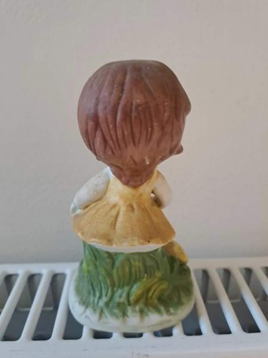 Vintage Figurine girl in yellow dress with turtle - Image 2