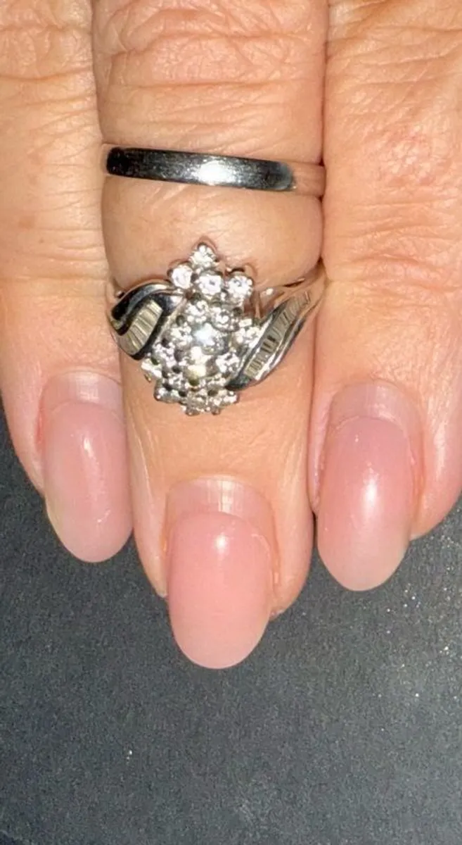 Wedding band and Vintage cluster Engagement Ring - Image 4