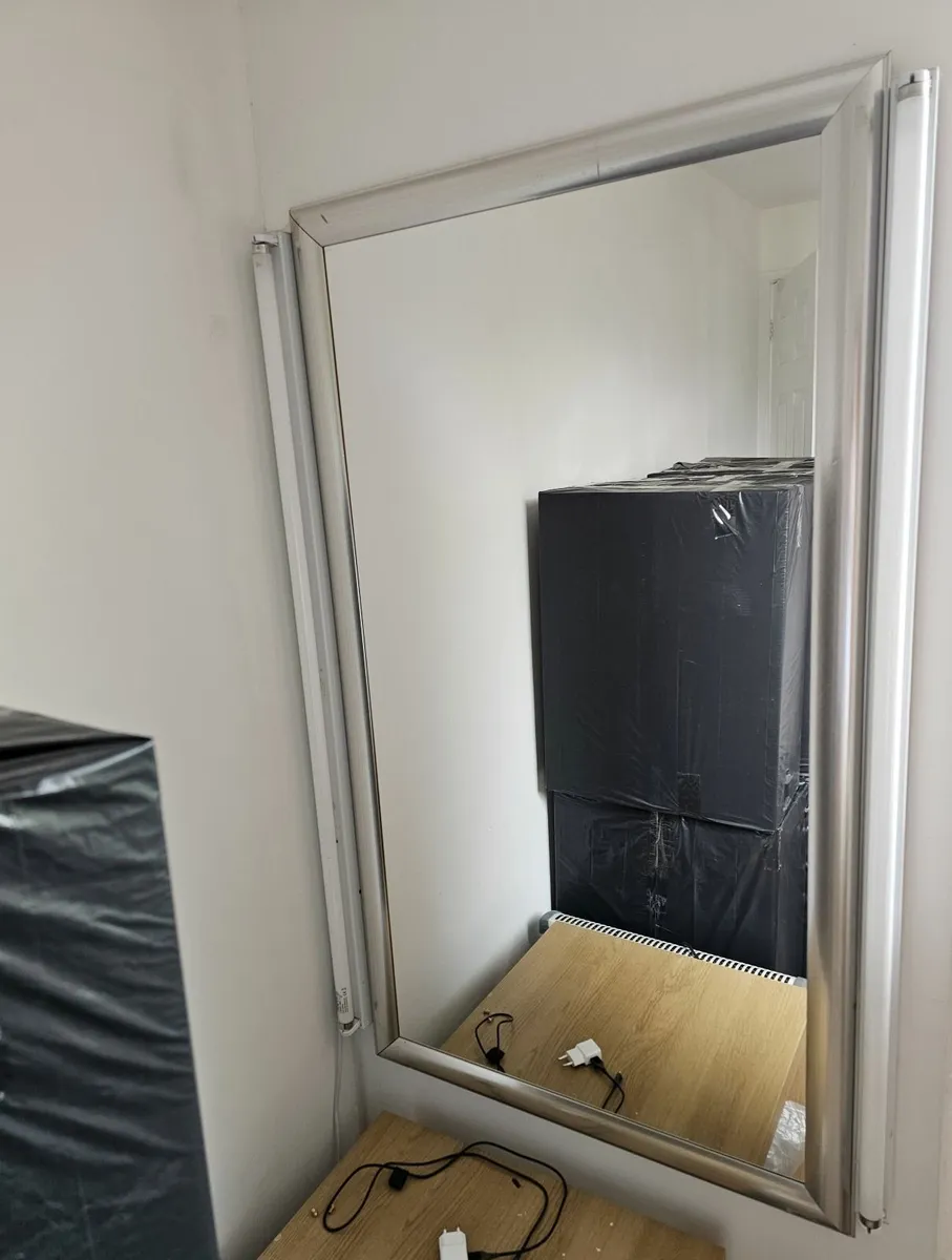 Large mirror with lights - Image 1