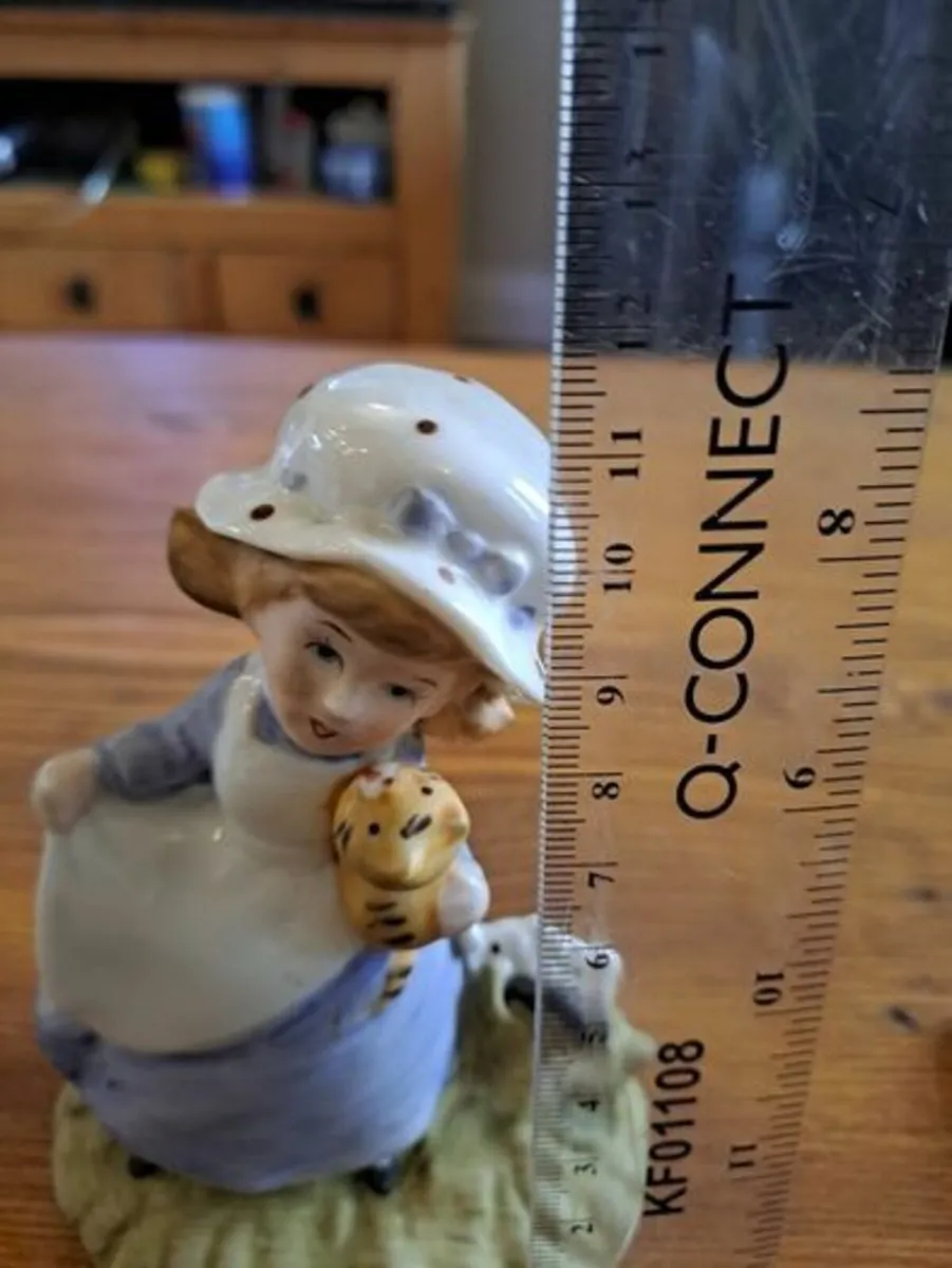 Vintage Porcelain figurine girl holding cat - Image 2