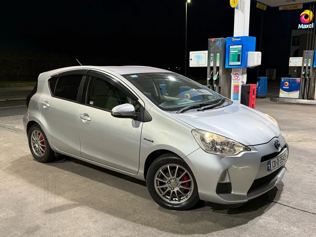 2013 Toyota Aqua 1.5 Petrol Hybrid 138000KM - Image 2
