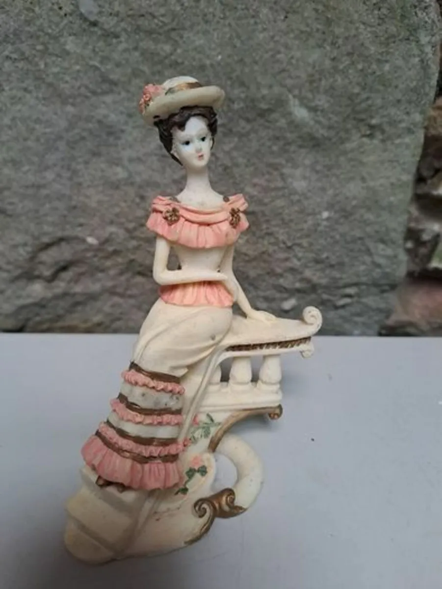 Vintage Lady on the Stairs figurine - Image 2