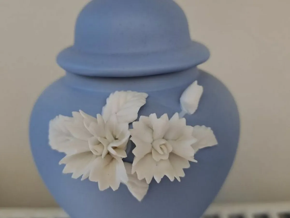 Vintage light blue Jasperware urn - Image 4