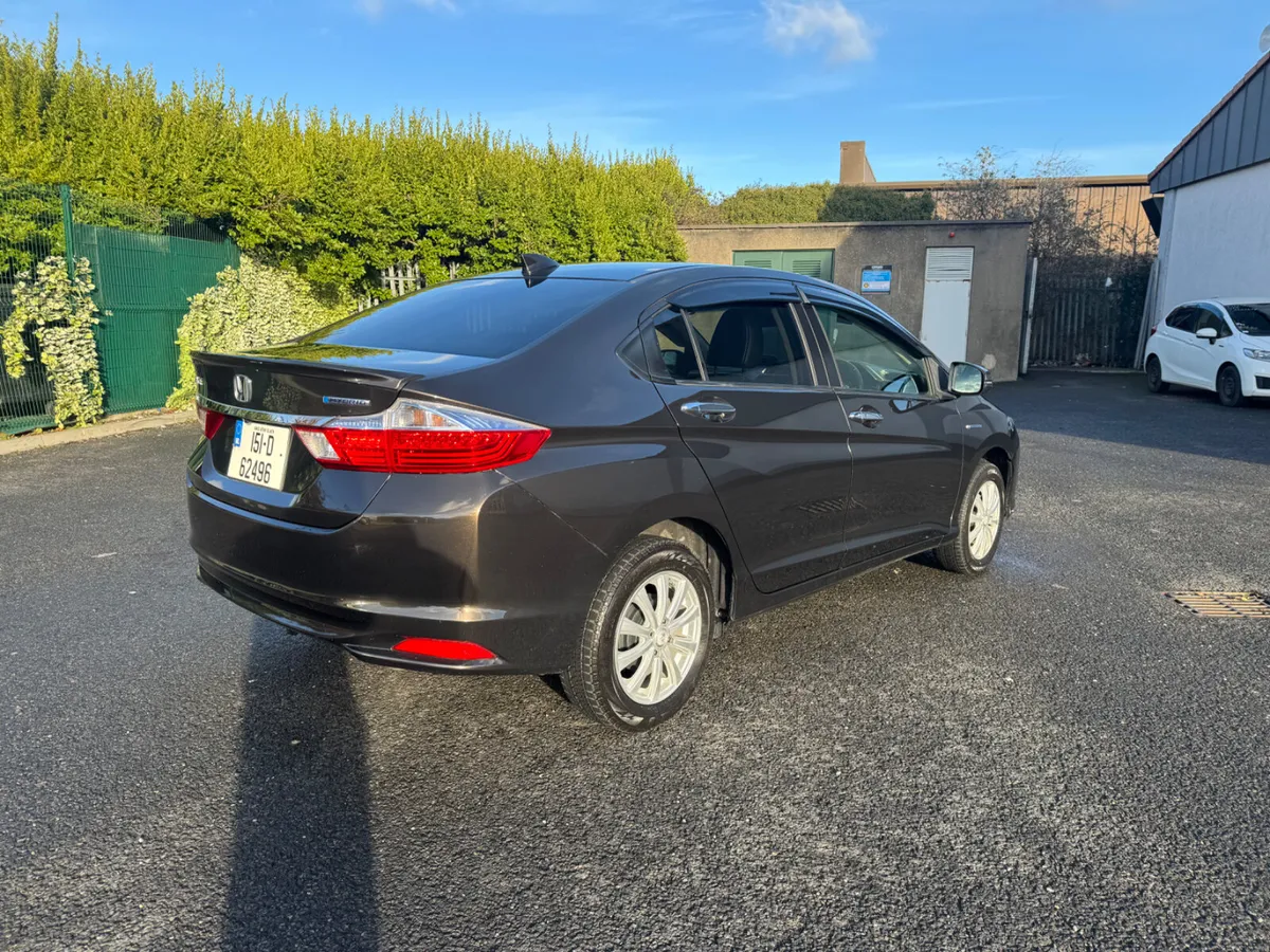 Honda Grace 2015 Automatic 1.5 Hybrid Full Option - Image 4