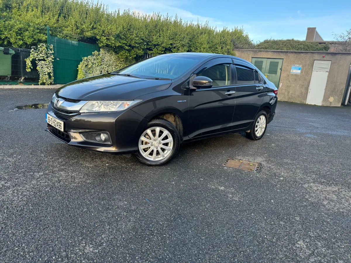 Honda Grace 2015 Automatic 1.5 Hybrid Full Option - Image 1