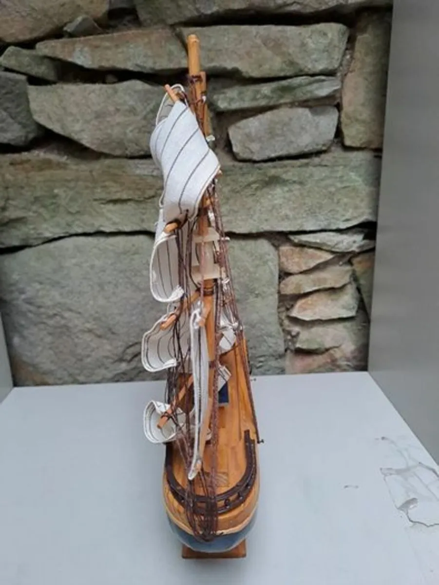 Wooden sailing boat ornament - Image 4