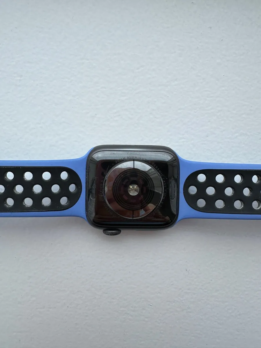 Apple Watch Series 5 - Image 3