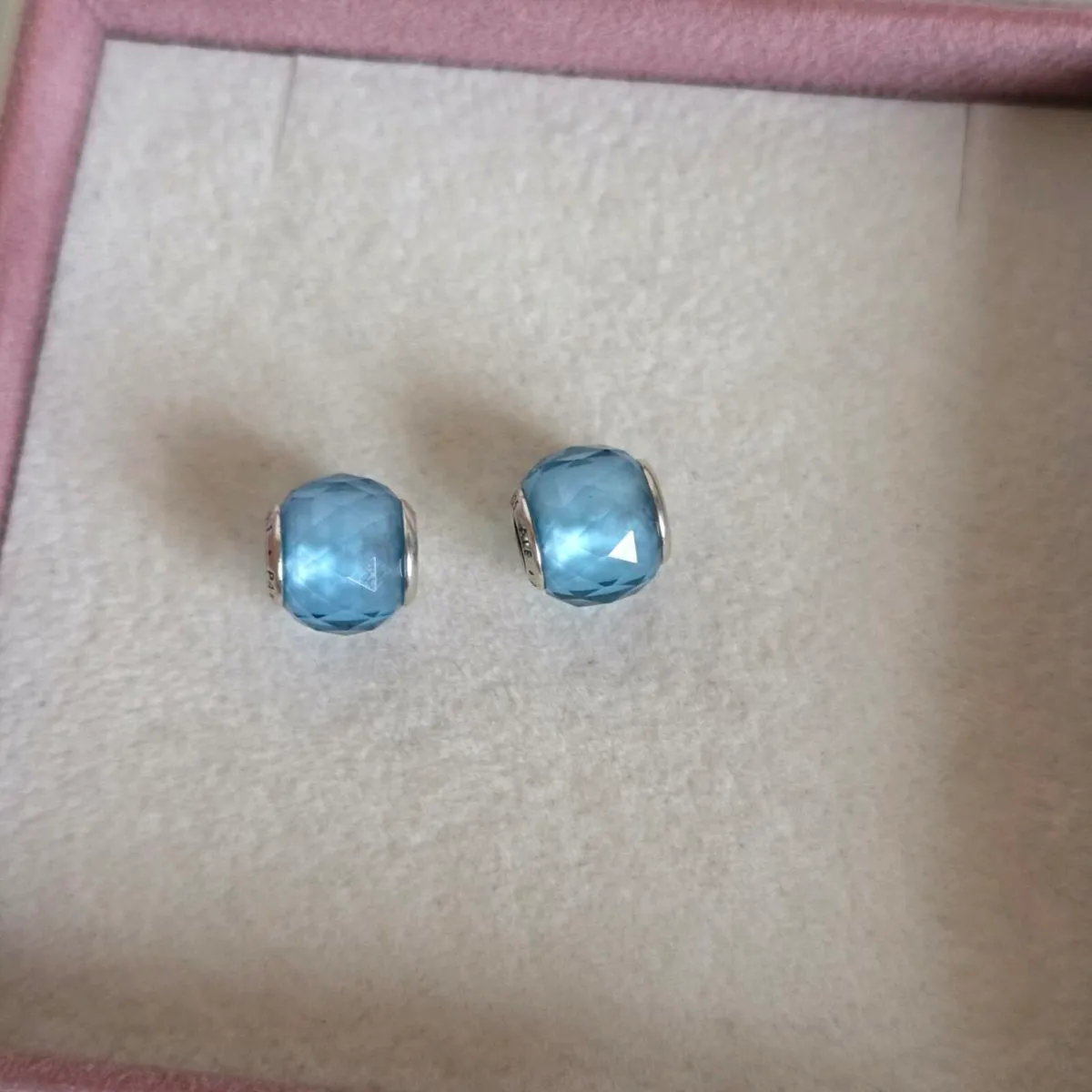 Pandora silver geometric facets sky blue glass - Image 1