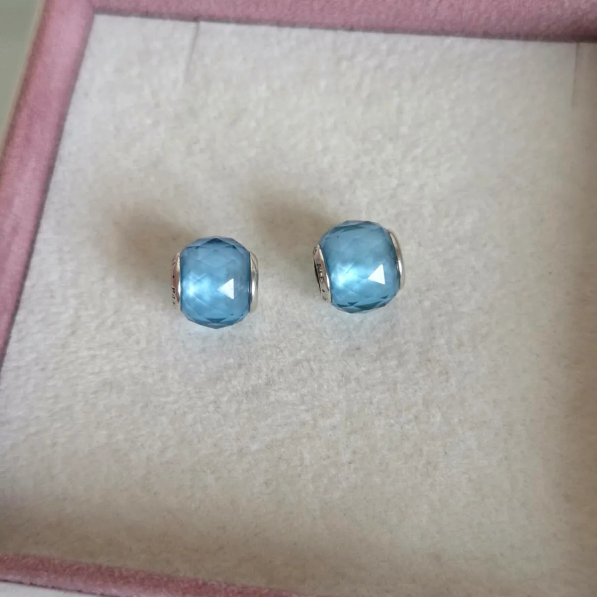 Pandora silver geometric facets sky blue glass - Image 2