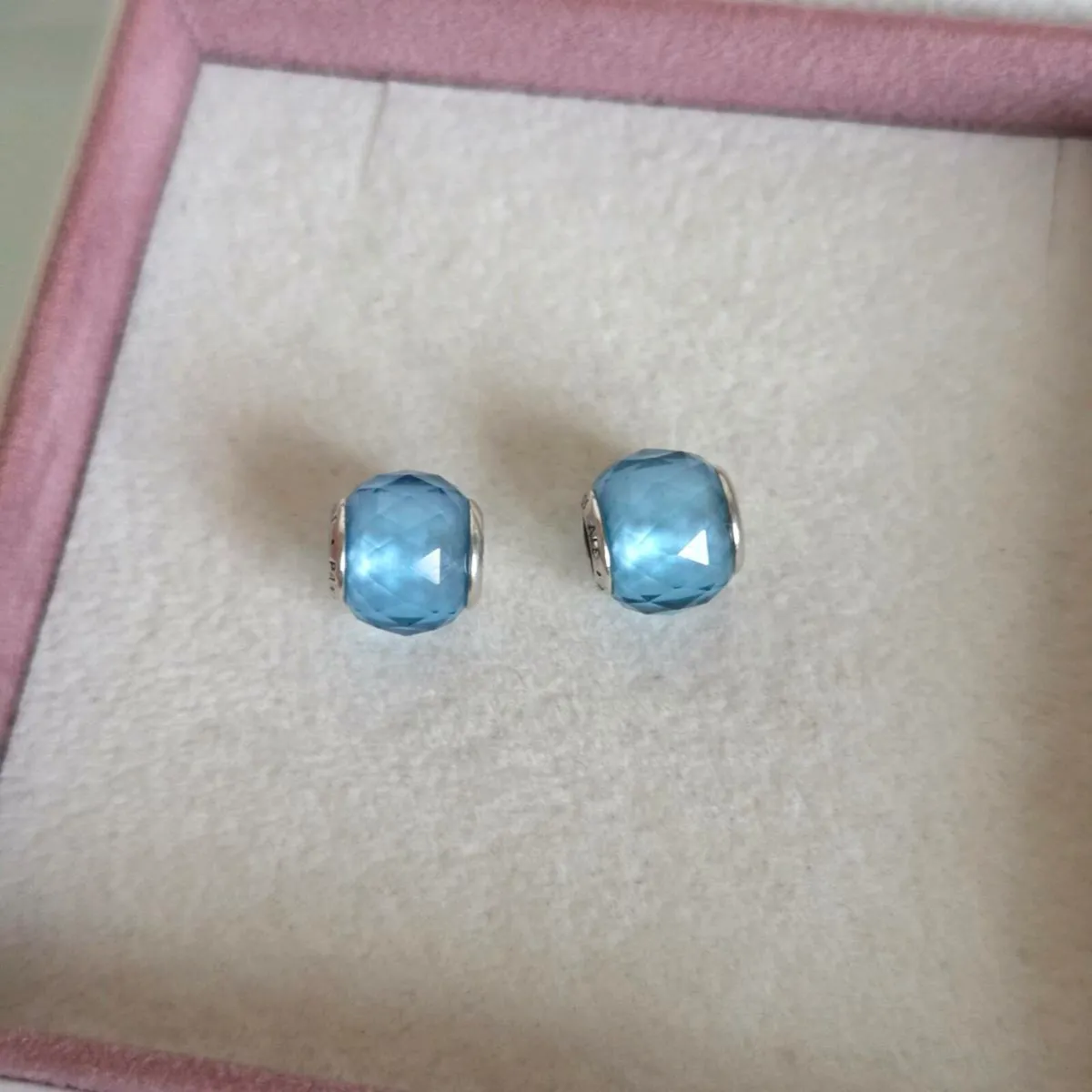 Pandora silver geometric facets sky blue glass - Image 3