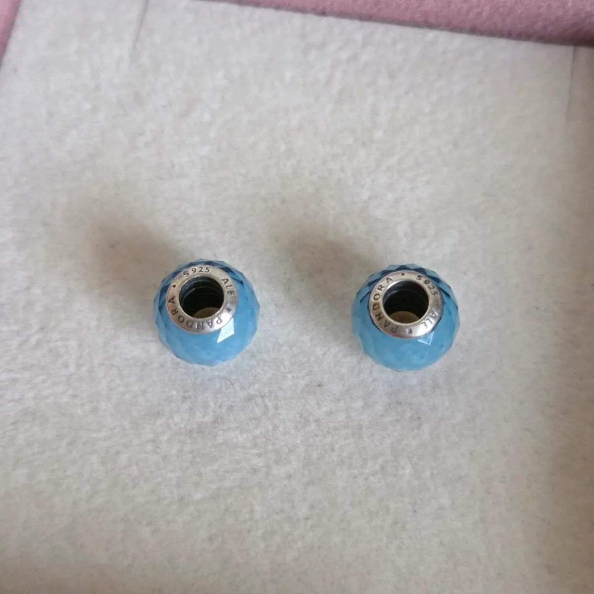 Pandora silver geometric facets sky blue glass - Image 4