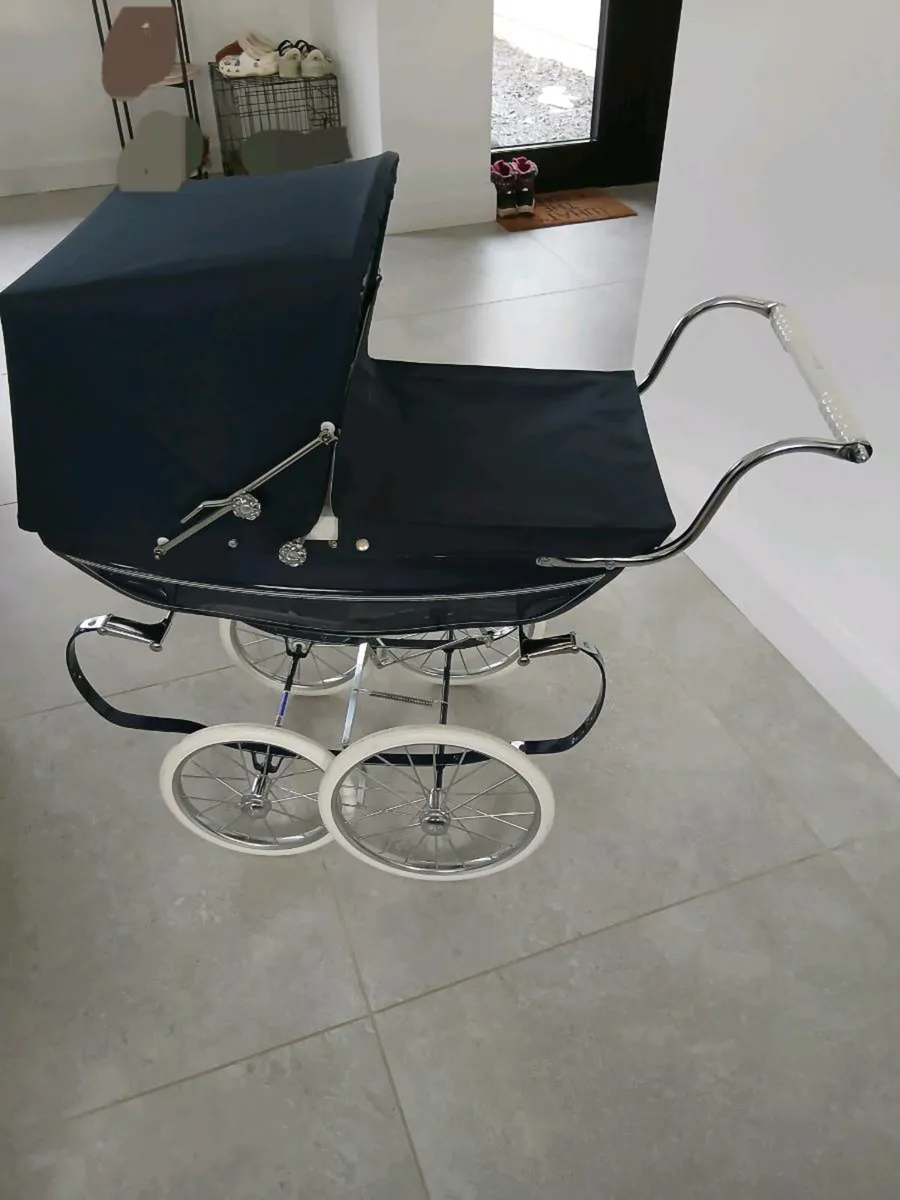 Antique looking silver cross pram - Image 2