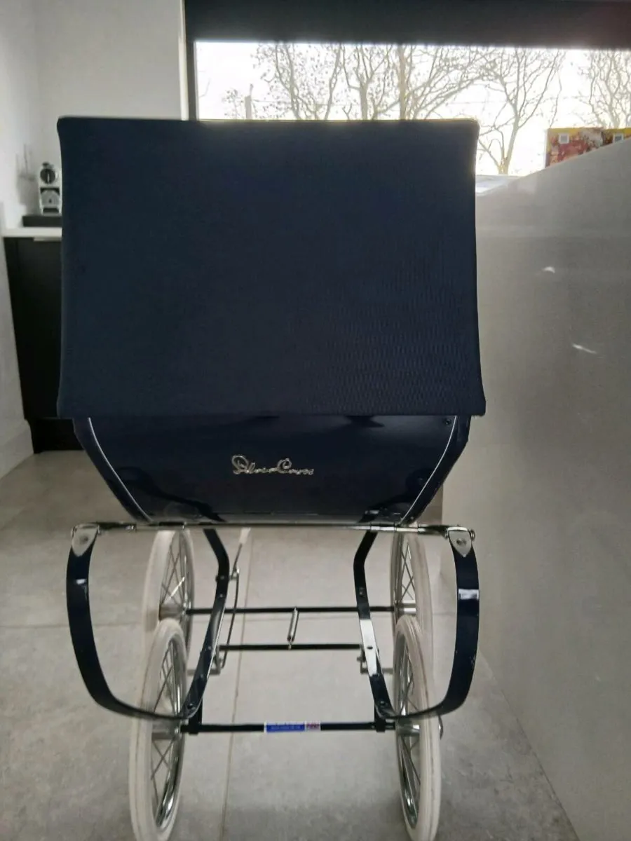 Antique looking silver cross pram - Image 4