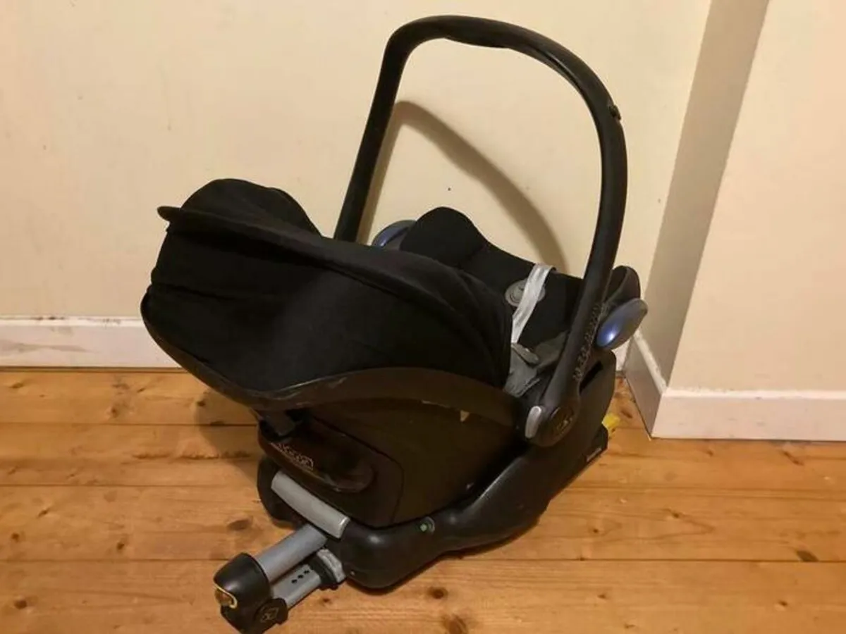 Maxi-Cosi CabrioFix Car Seat and Isofix Base - Image 4