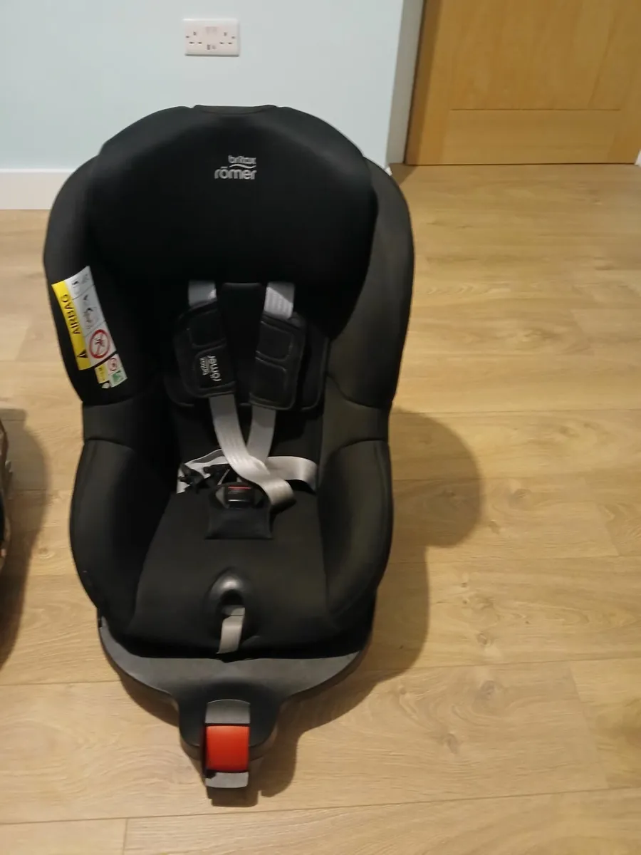 Pair- Britax Römer Dualfix M Plus 360 Car Seats - Image 2