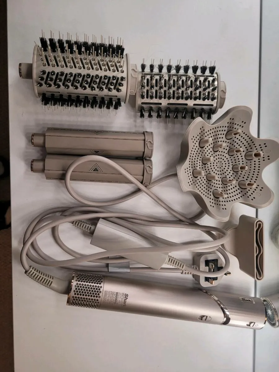 Shark FlexStyle 5-in1 Air Styler and Hair Drier - Image 1