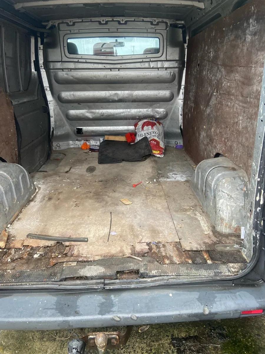 Renault traffic van - Image 4