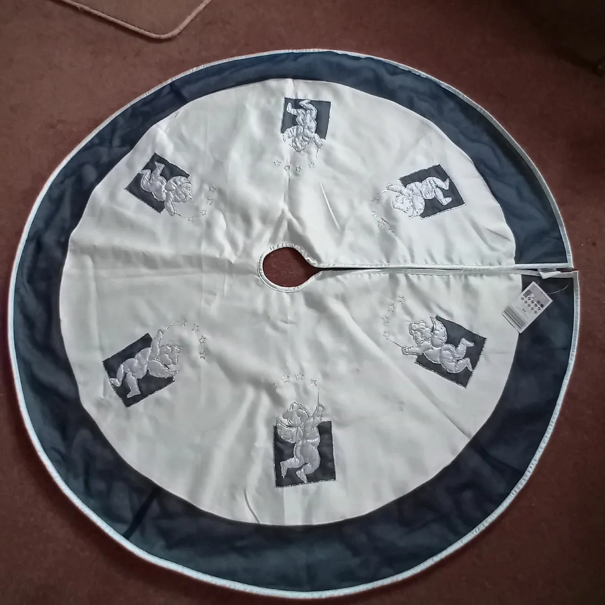 BRAND NEW Christmas Tree Skirt - Image 1